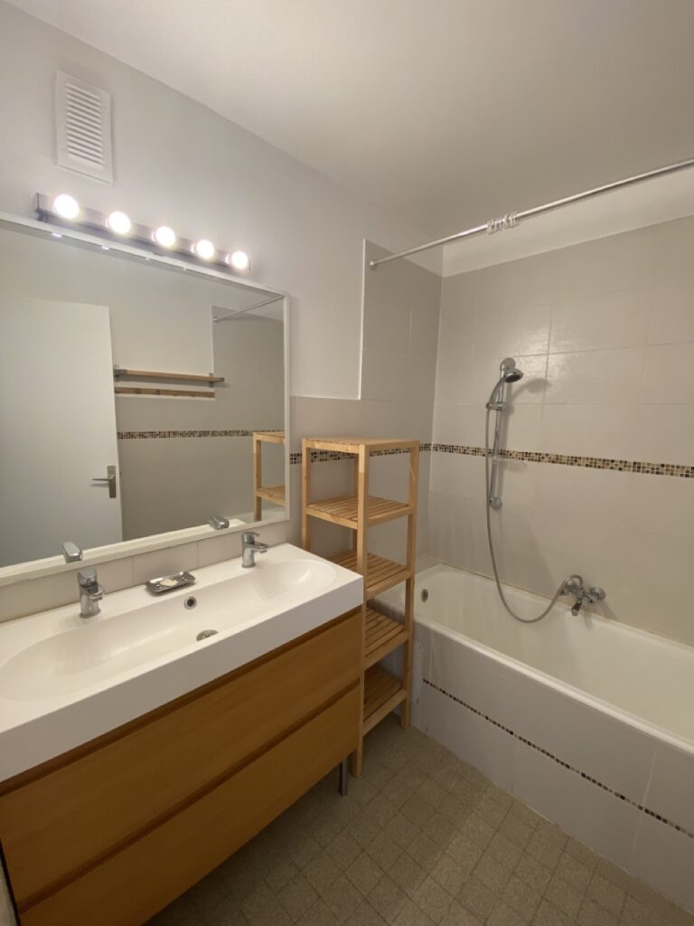 Photo 5 sur 6 — Appartement T3 meublé résidence Chateau Sec 13009