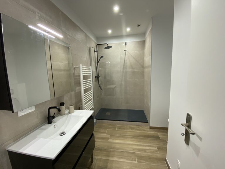 Photo 6 sur 7 — Appartement de type 4, meublé, entièrement rénové, quai de la joliette, 13002