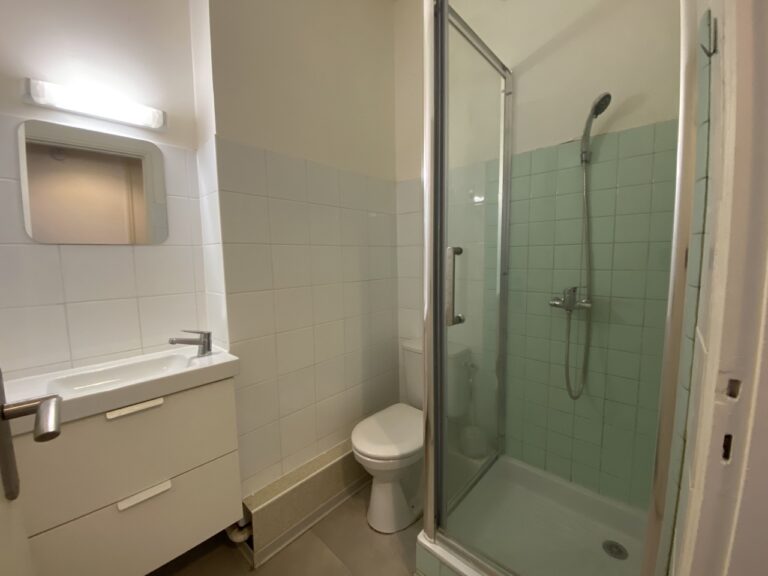 Photo 4 sur 6 — Studio meublé dans une résidence sécurisée, très prisée, 13008