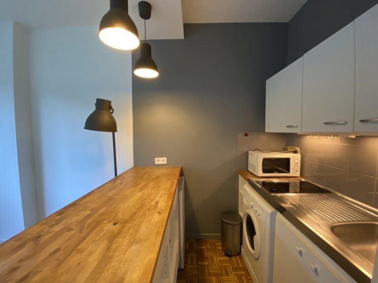 Photo 5 sur 6 — Studio meublé dans une résidence sécurisée, très prisée, 13008