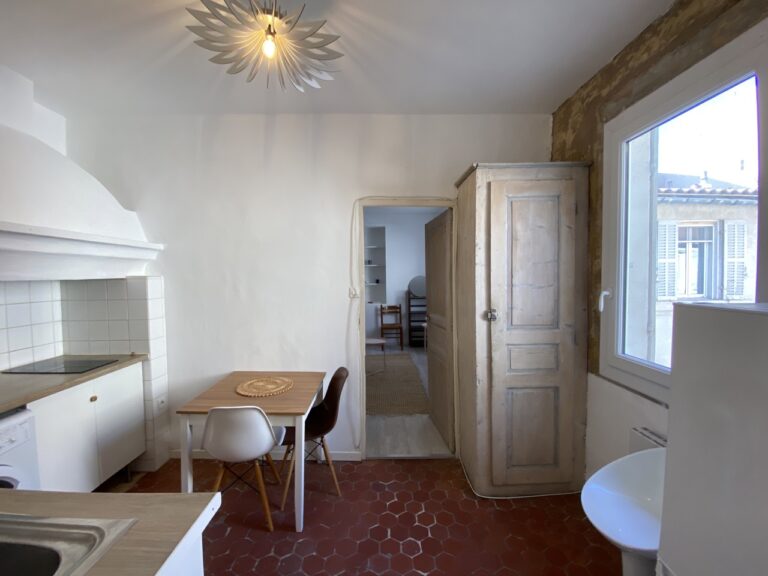 Photo 4 sur 6 — Bel appartement de type 1, meublé, rue St Jacques, 13006