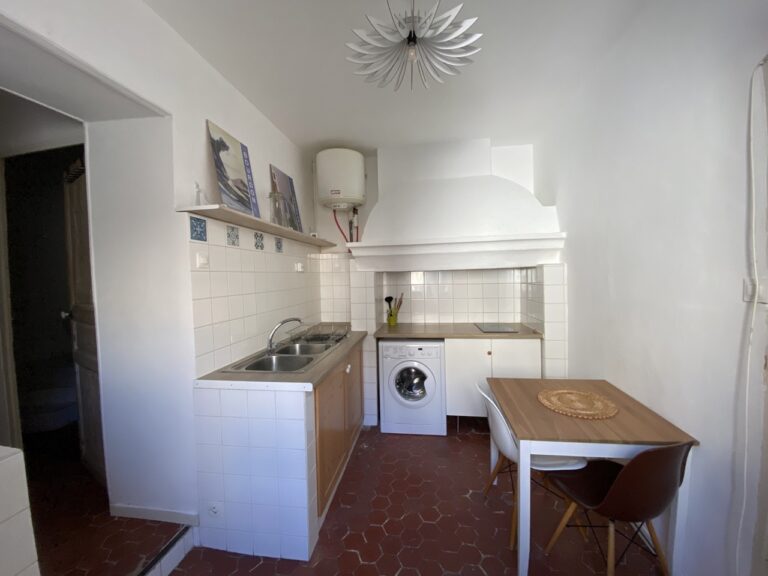 Photo 5 sur 6 — Bel appartement de type 1, meublé, rue St Jacques, 13006