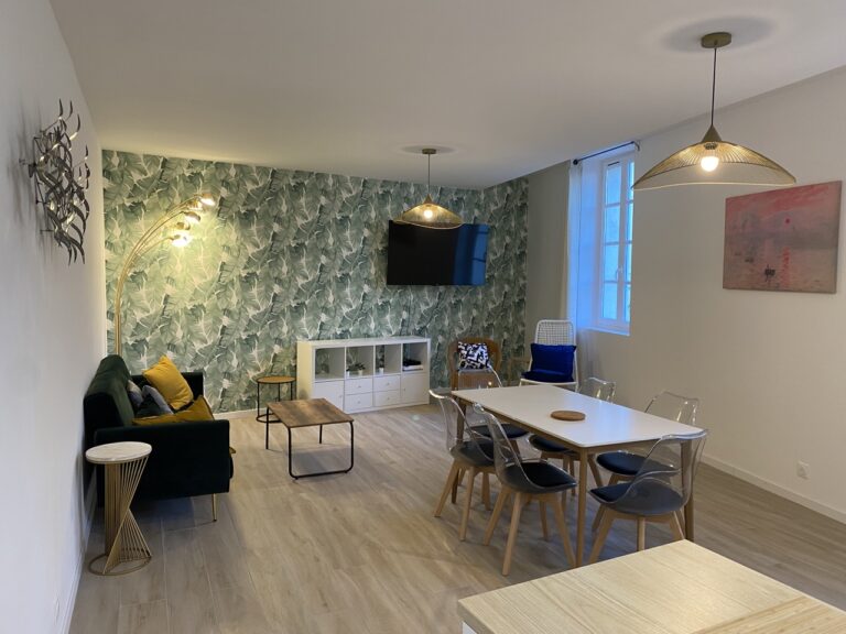 Photo 3 sur 7 — Ravissant appartement 3 pièces, refait à neuf, meublé, en plein coeur du quartier du Panier, 13002