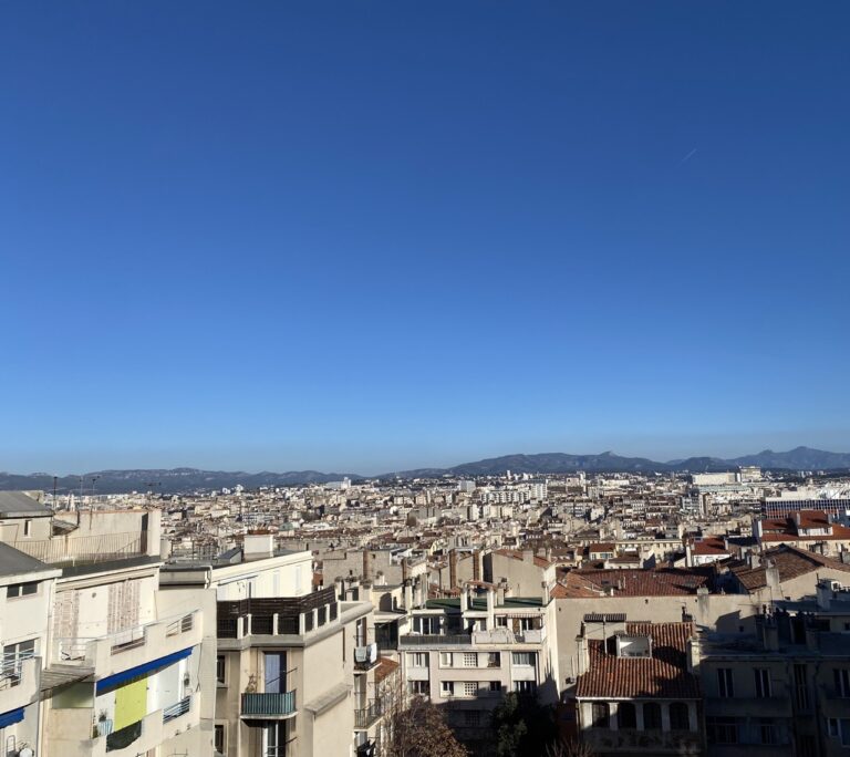 Photo 5 sur 8 — Appartement 4 pièces avec balcon, meublé et rénové avec soin, vue sur Notre Dame de la Garde et les toits de la ville, quartier Vauban, 13006