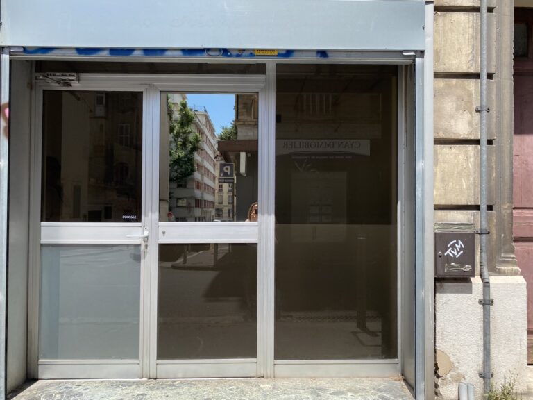 Photo 2 sur 5 — Local commercial avec vitrine à louer Baille Castellane 13006