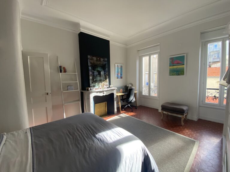Photo 1 sur 5 — Appartement 2/3 pièces au calme avec belles prestations, entièrement meublé, rénové et climatisé 13006
