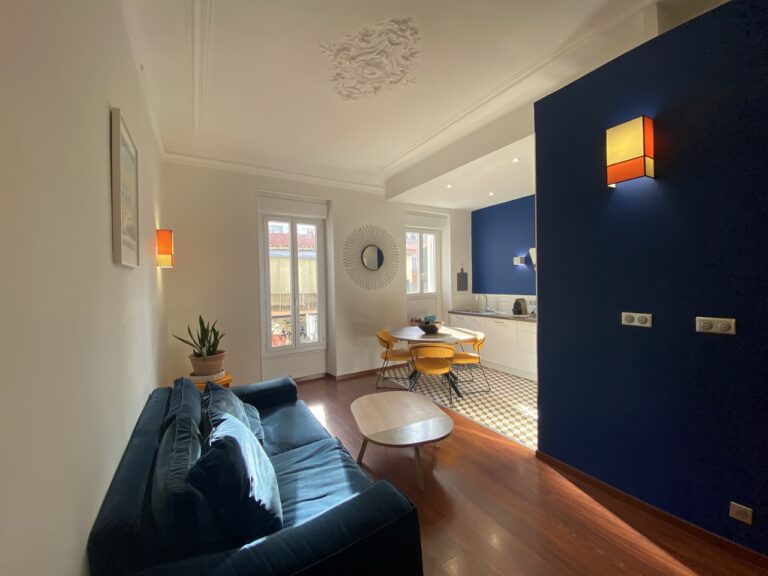 Photo 2 sur 5 — Appartement 2/3 pièces au calme avec belles prestations, entièrement meublé, rénové et climatisé 13006