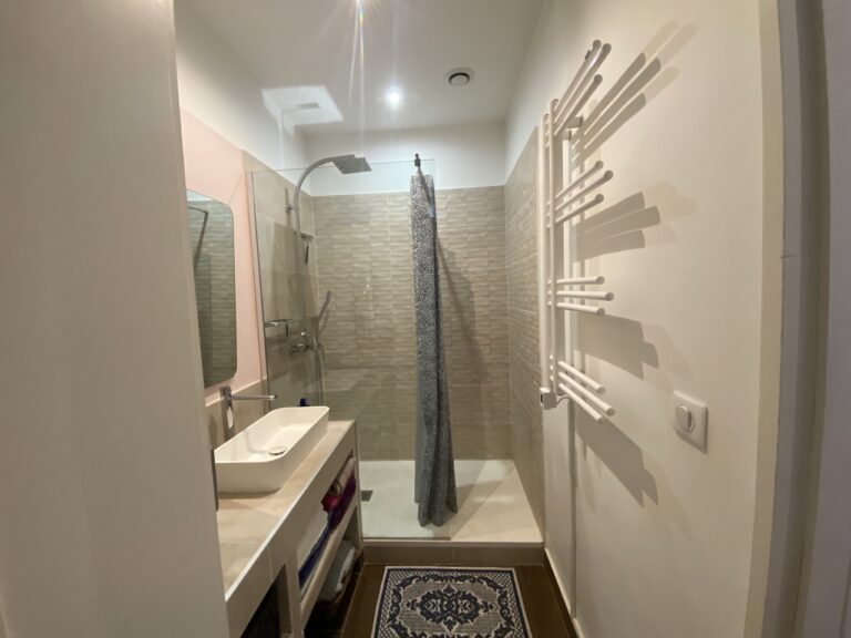 Photo 5 sur 5 — Appartement 2/3 pièces au calme avec belles prestations, entièrement meublé, rénové et climatisé 13006