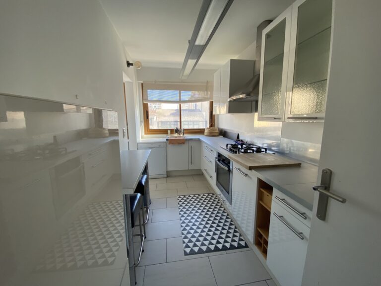 Photo 2 sur 5 — Castellane T3/4 location vide, climatisée, terrasse et garage double au sein d&rsquo;une résidence sécurisée avec gardien, 13006 Marseille