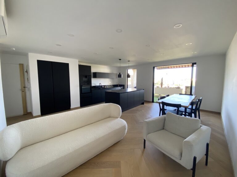 Photo 2 sur 8 — Bel appartement 4 pièces, meublé et climatisé, avec une grande terrasse et garages dans une résidence sécurisée, 13009 Marseille