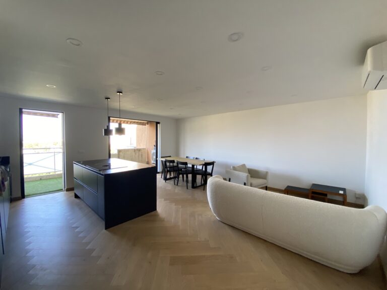 Photo 4 sur 8 — Bel appartement 4 pièces, meublé et climatisé, avec une grande terrasse et garages dans une résidence sécurisée, 13009 Marseille