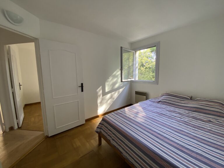 Photo 7 sur 8 — Bel appartement 4 pièces, meublé et climatisé, avec une grande terrasse et garages dans une résidence sécurisée, 13009 Marseille
