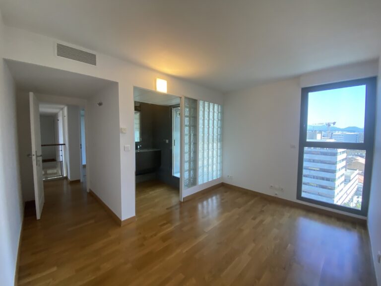 Photo 5 sur 8 — T4, climatisé, refait à neuf avec deux terrasses, garage fermé, au sein d&rsquo;une copropriété de standing sécurisée, 13008 Marseille