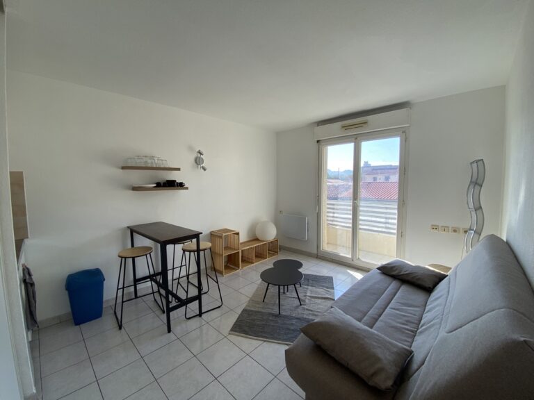 Photo 2 sur 5 — Studio meublé avec balcon, à deux pas de la Timone et de la faculté de médecine, 13005 Marseille