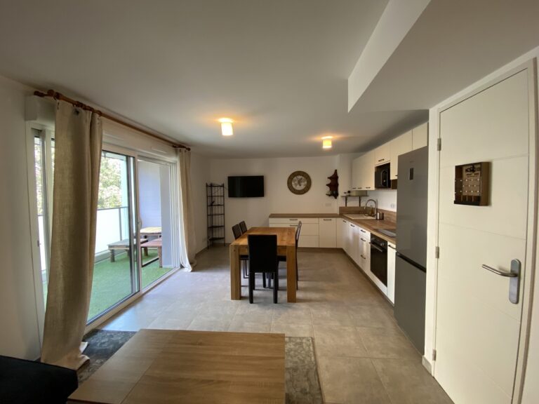 Photo 2 sur 8 — Beau T3 meublé avec une agréable terrasse, parking, climatisé, au calme dans une propriété récente et sécurisée, 13009 Marseille
