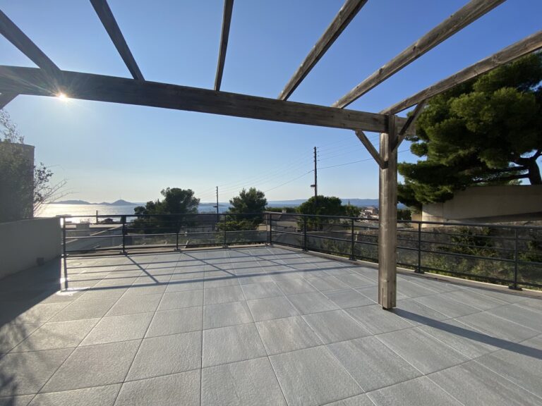 Photo 3 sur 7 — Superbe appartement de 3 pièces, avec une grande terrasse vue mer, climatisé, 2 stationnements, au sein d&rsquo;une résidence de standing, 13007 Marseille