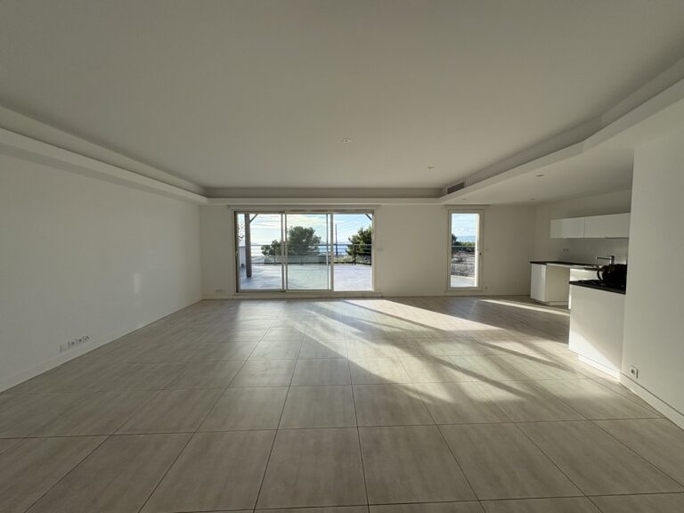 Photo 2 sur 7 — Superbe appartement de 3 pièces, avec une grande terrasse vue mer, climatisé, 2 stationnements, au sein d&rsquo;une résidence de standing, 13007 Marseille