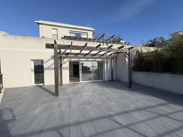 Photo 5 sur 7 — Superbe appartement de 3 pièces, avec une grande terrasse vue mer, climatisé, 2 stationnements, au sein d&rsquo;une résidence de standing, 13007 Marseille