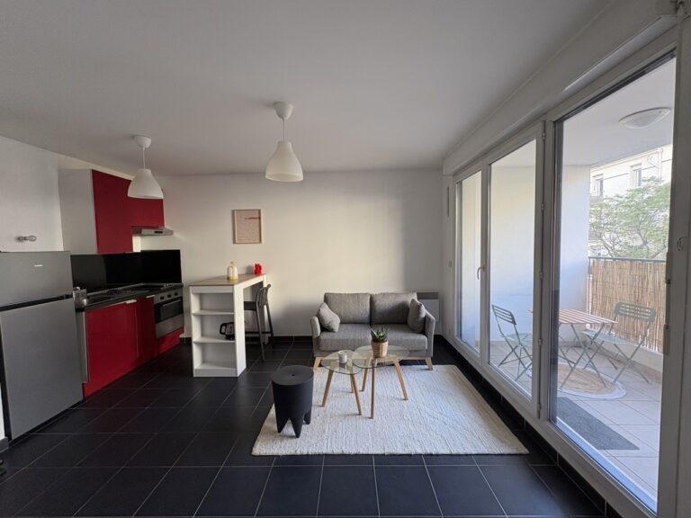 Photo 2 sur 5 — Appartement meublé 2 Pièces avec balcon, à deux pas de la plage des Catalans et du jardin du Pharo, 13007 Marseille