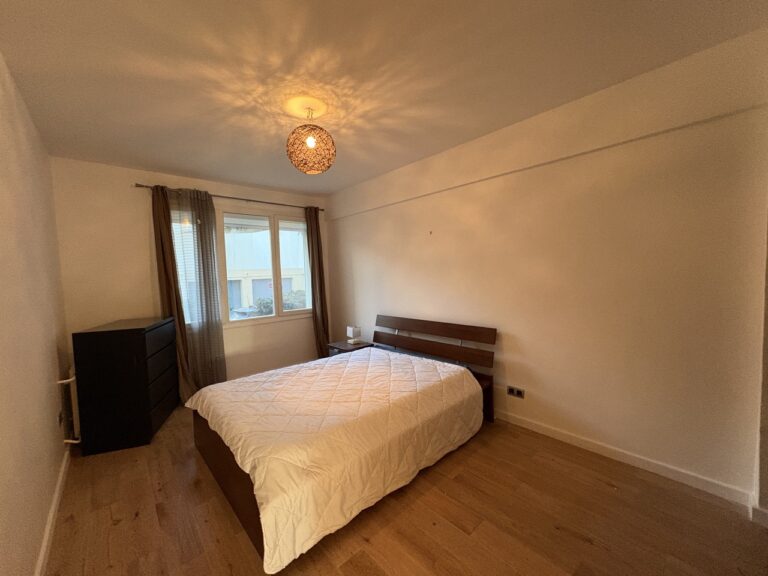 Photo 5 sur 8 — Appartement 3 pièces meublé, climatisé, avec balcon et stationnement libre dans la résidence, Corniche Kennedy Malmousque, 13007 Marseille