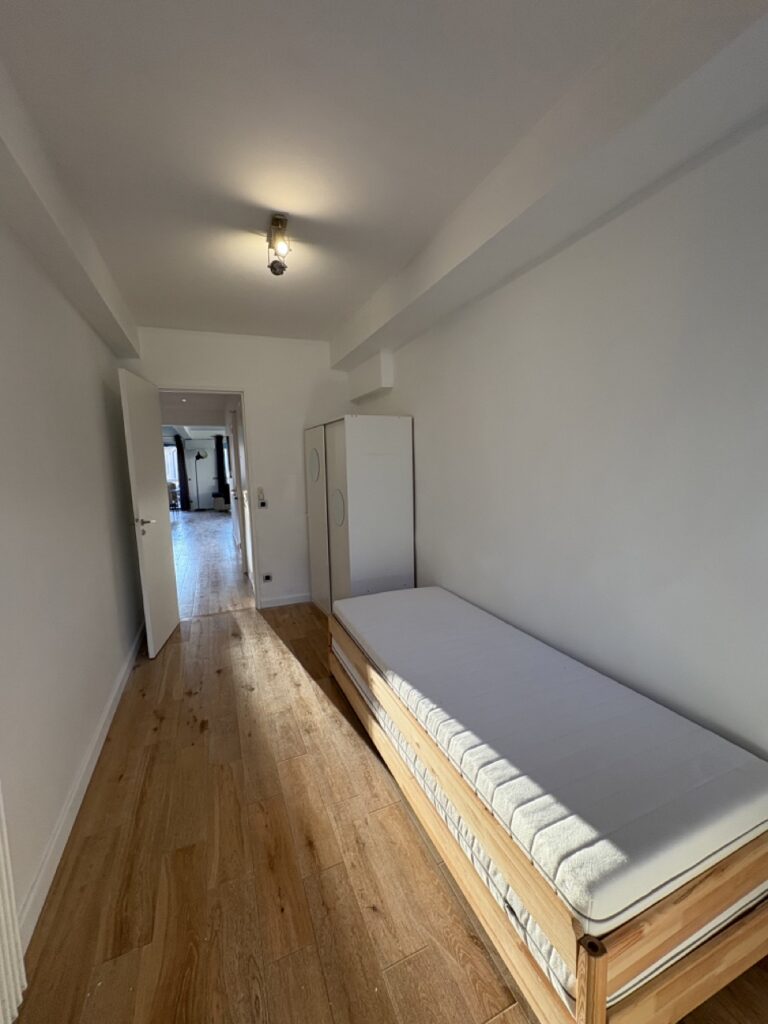 Photo 7 sur 8 — Appartement 3 pièces meublé, climatisé, avec balcon et stationnement libre dans la résidence, Corniche Kennedy Malmousque, 13007 Marseille