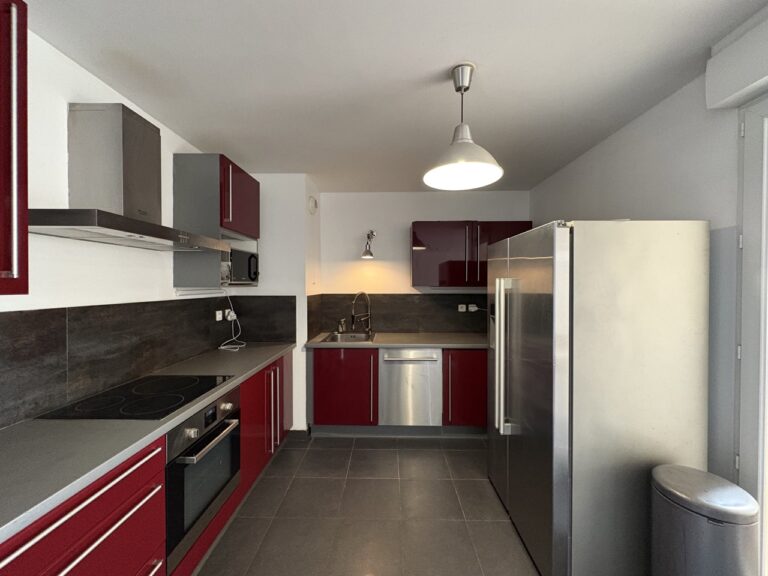 Photo 3 sur 8 — Beau T5 climatisé avec terrasse et garage, dans une résidence sécurisée, 13008 Marseille