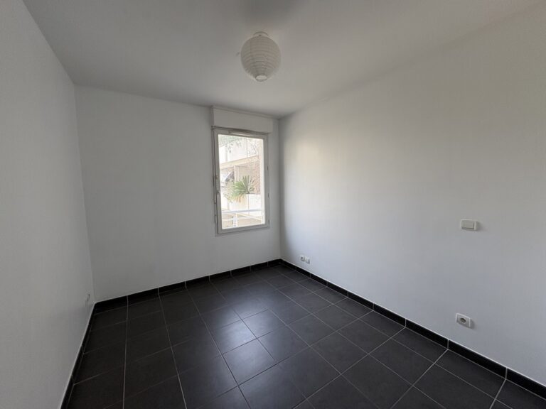 Photo 5 sur 8 — Beau T5 climatisé avec terrasse et garage, dans une résidence sécurisée, 13008 Marseille
