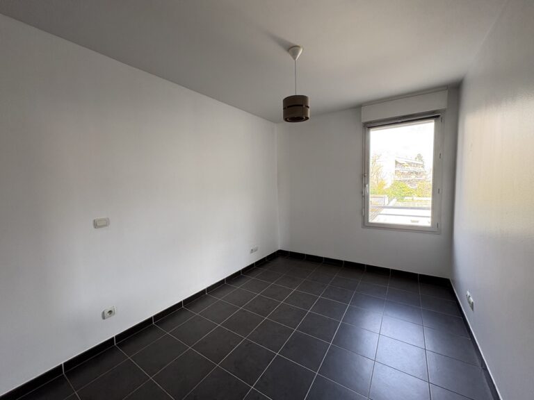 Photo 7 sur 8 — Beau T5 climatisé avec terrasse et garage, dans une résidence sécurisée, 13008 Marseille