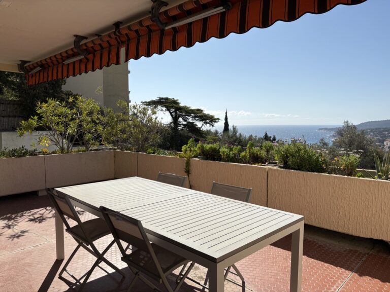 Photo 1 sur 10 — Très bel appartement meublé avec vue mer, 3 pièces, climatisé, 2 grandes terrasses, au sein d&rsquo;une résidence sécurisée et fermée à Cassis, 13260