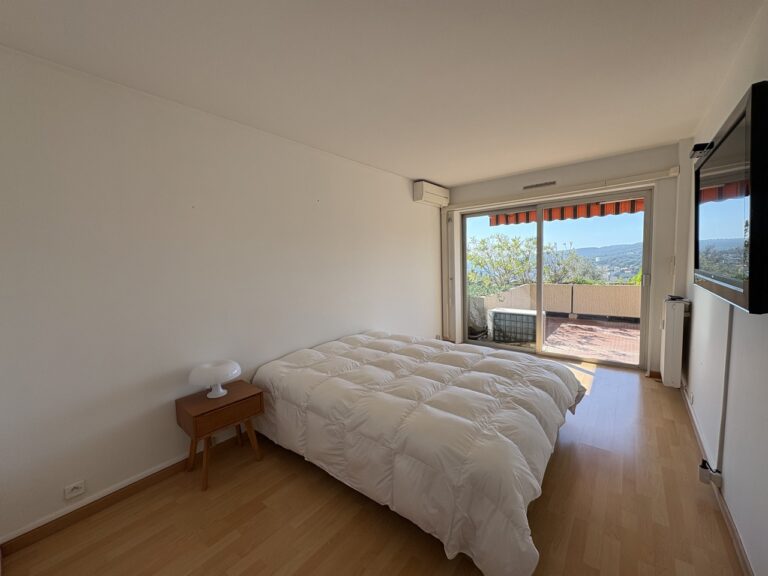 Photo 7 sur 10 — Très bel appartement meublé avec vue mer, 3 pièces, climatisé, 2 grandes terrasses, au sein d&rsquo;une résidence sécurisée et fermée à Cassis, 13260