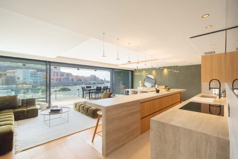 Photo 4 sur 7 — Superbe appartement vue mer, les pieds dans l&rsquo;eau, meublé avec terrasse, dans une résidence de standing sécurisée avec gardien, 13007 Marseille