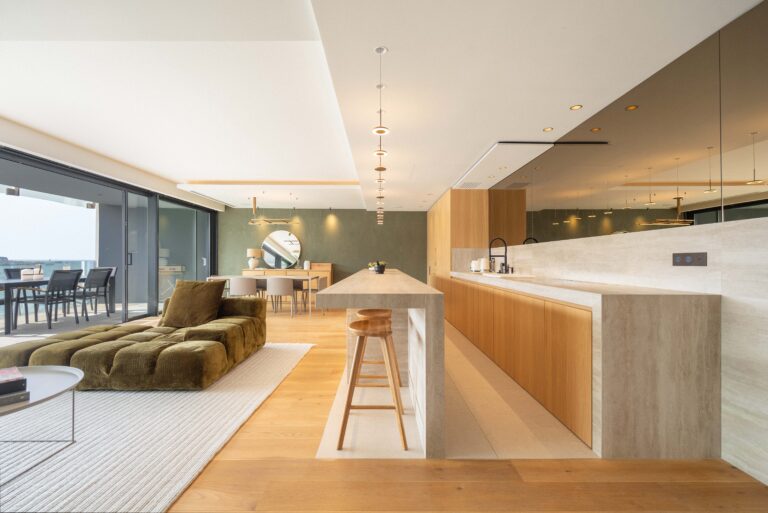 Photo 3 sur 7 — Superbe appartement vue mer, les pieds dans l&rsquo;eau, meublé avec terrasse, dans une résidence de standing sécurisée avec gardien, 13007 Marseille