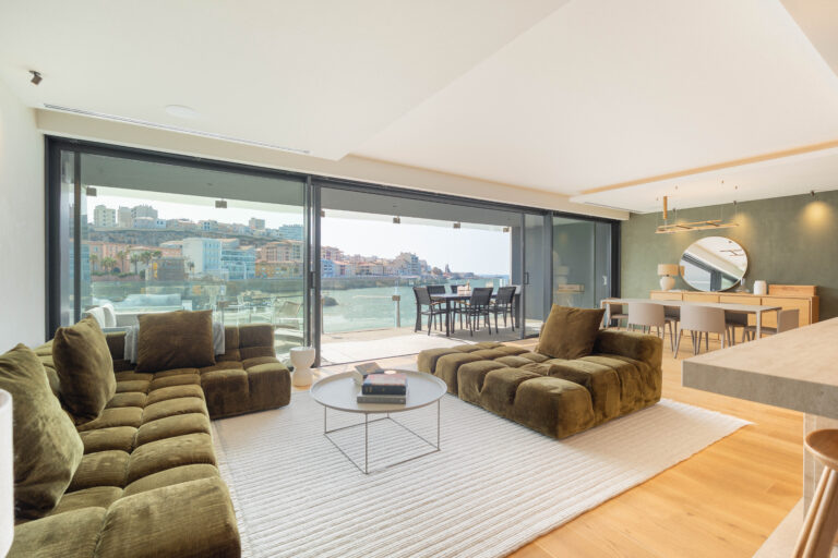 Photo 2 sur 7 — Superbe appartement vue mer, les pieds dans l&rsquo;eau, meublé avec terrasse, dans une résidence de standing sécurisée avec gardien, 13007 Marseille